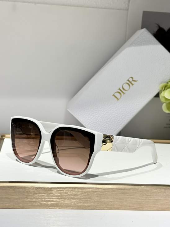 Picture of Dior Sunglasses _SKUfw79722216fw
